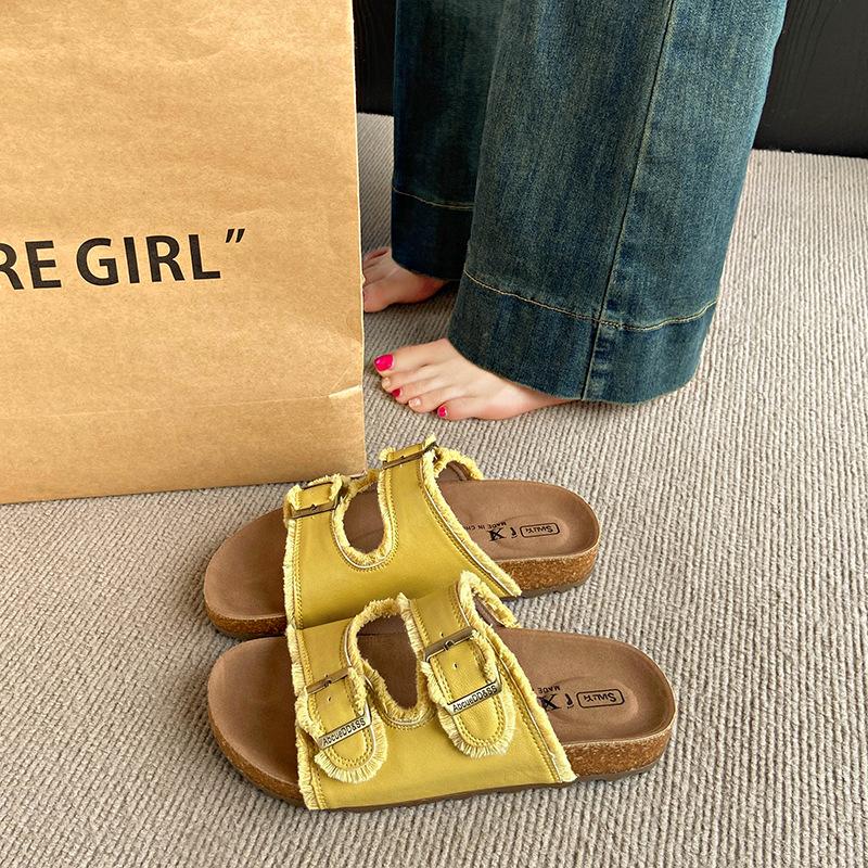 Pantofole con suola alta da donna per l'estate 2025 nuove di nicchia versatili fibbia a cintura con gonna da spiaggia pantofole fresche