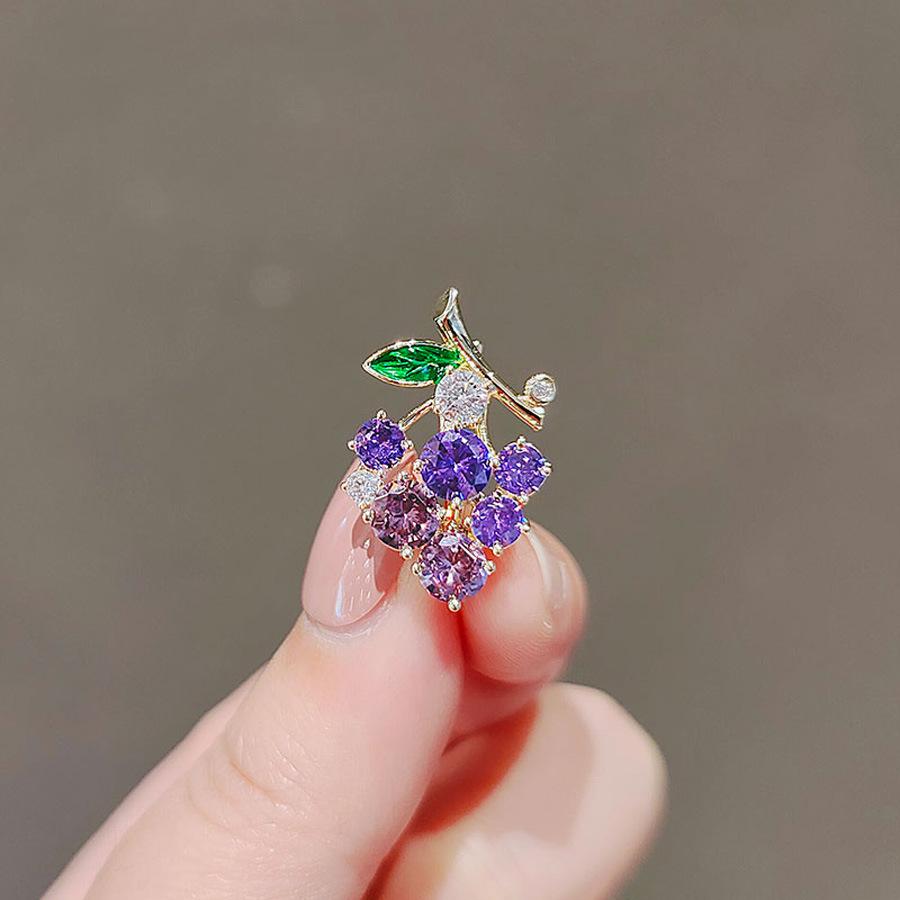 Elegant Butterfly Brooch: Luxurious Suit Accessory & Stylish Corsage for Women