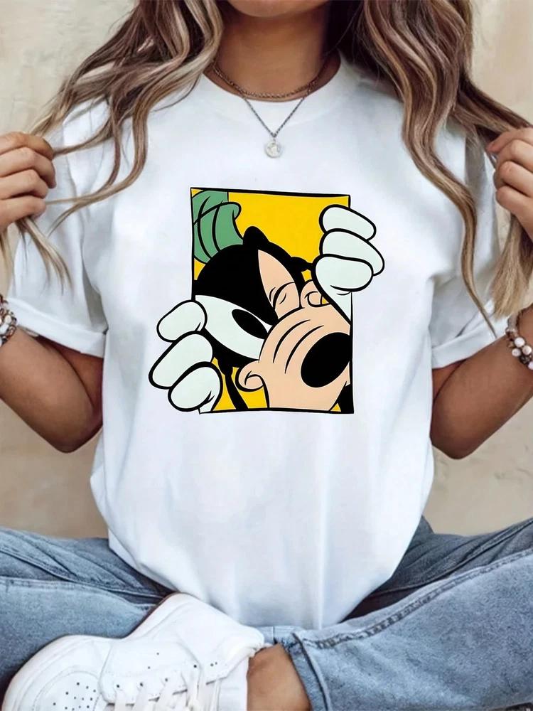 Goofy And Friends Holiday TShirt Unisex S