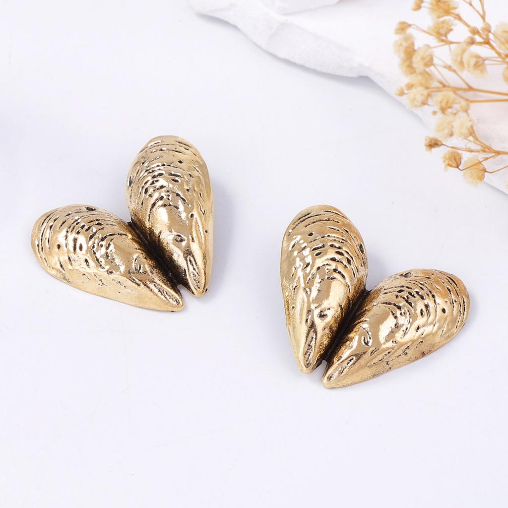 Temperament Light Luxury Marine Animal Alloy Conch Geometric Love Shape Irregular Texture Glossy Earrings