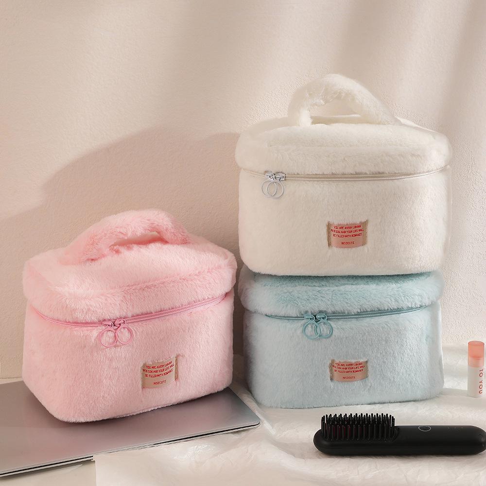 Borsa da Trucco e Articoli da Toeletta in Peluche Monocolore Stile Coreano - Grande Capacità e Portatile per Donne
