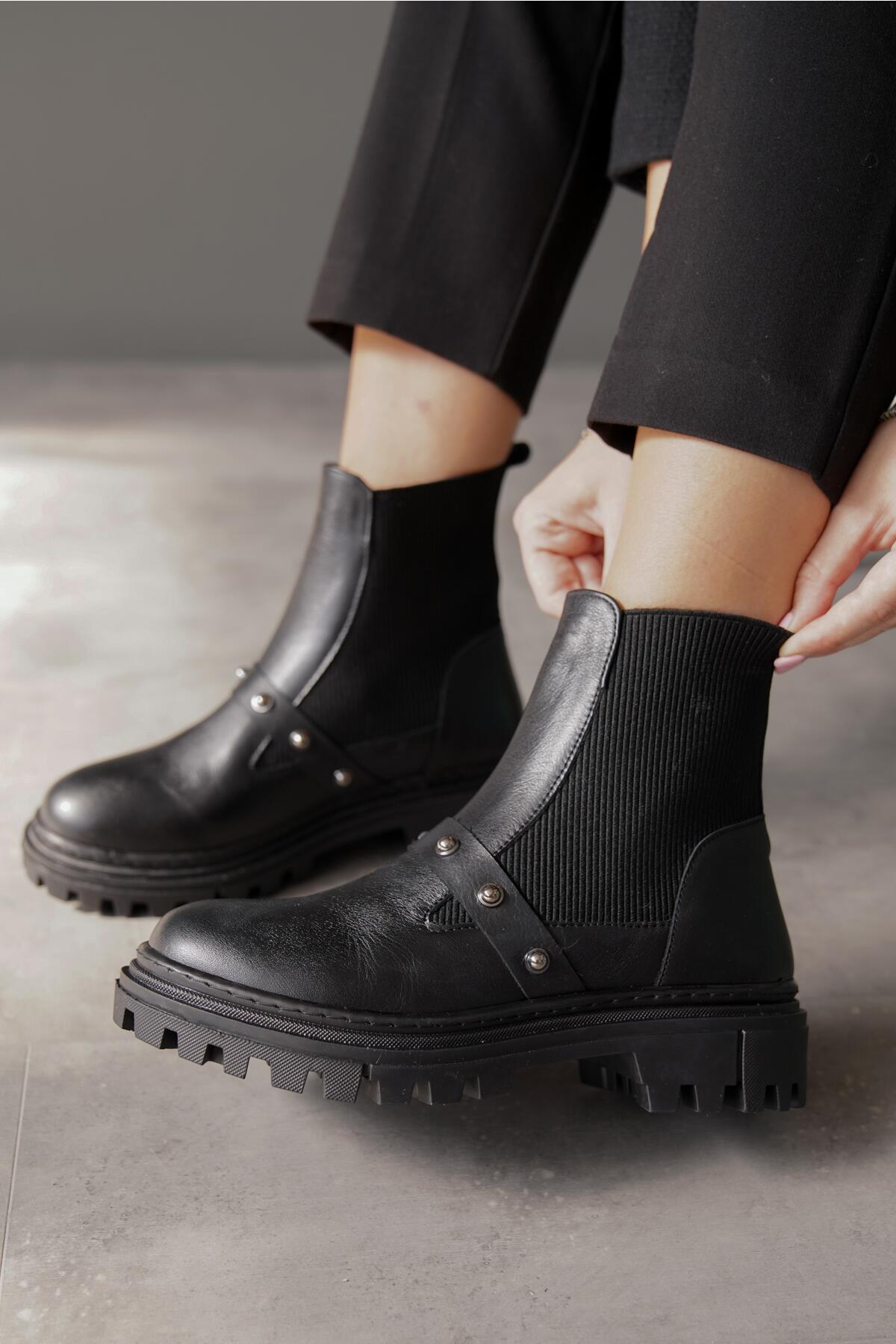 

Женские модные стильные эластичные ботинки на плоской подошве из натуральной кожи со специальным дизайном и заклепками 36