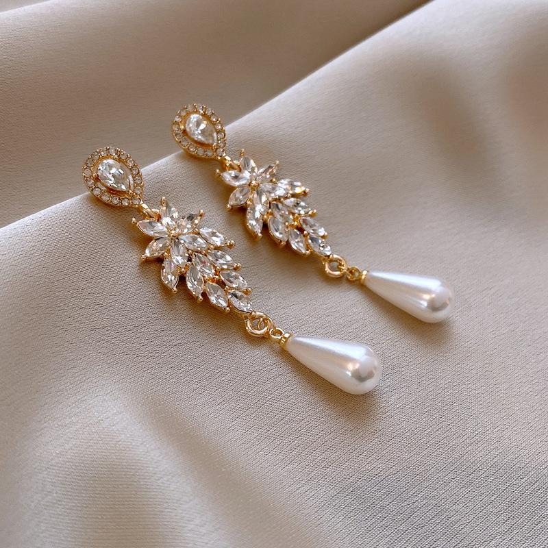 Temperament Diamond Leaf Water Drop Pearl Earrings Light Luxury Earrings European and American Earrings