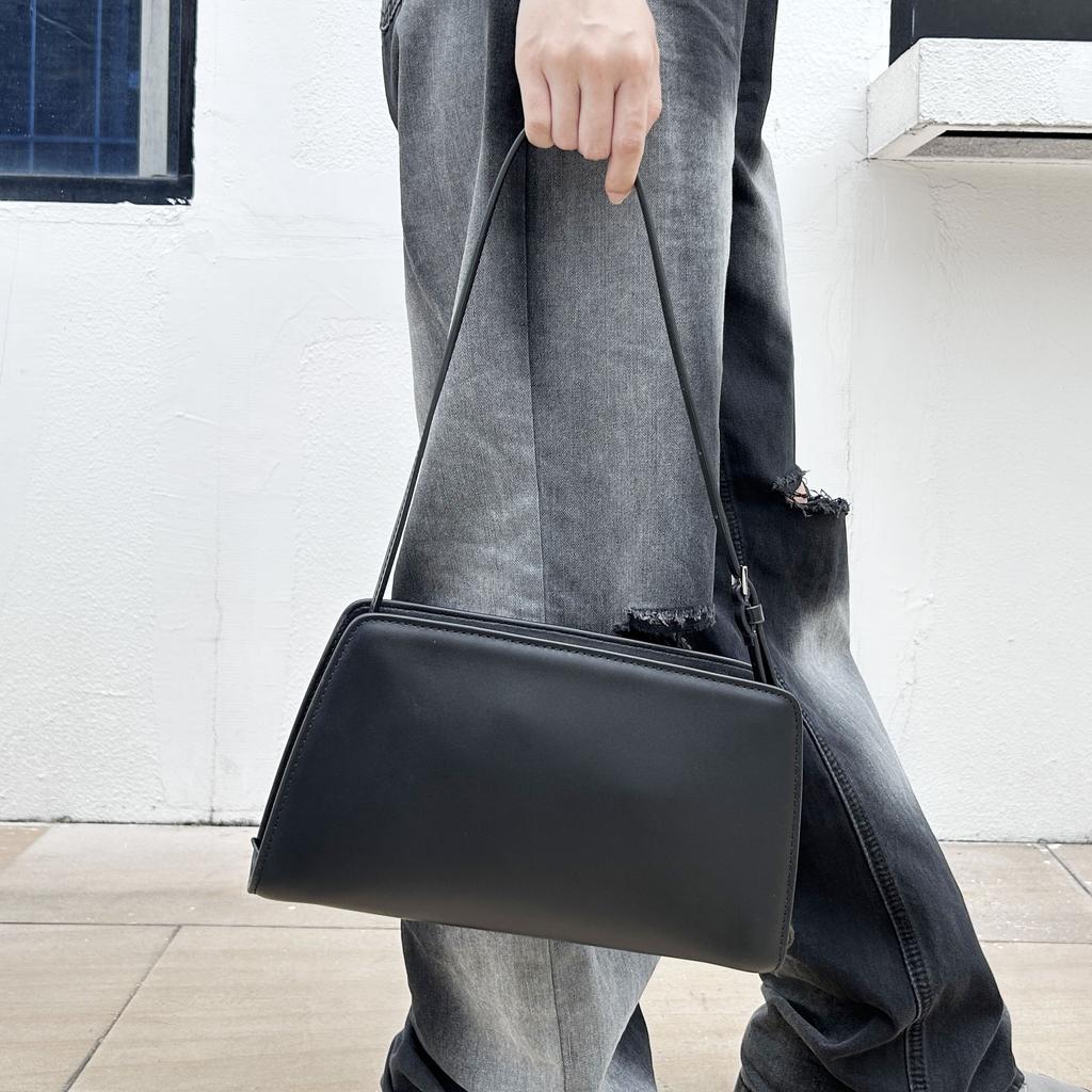 New French Niche Retro Stick Armpit Bag High-end Simple Shoulder Bag Tofu Small Square Bag Women's Bag