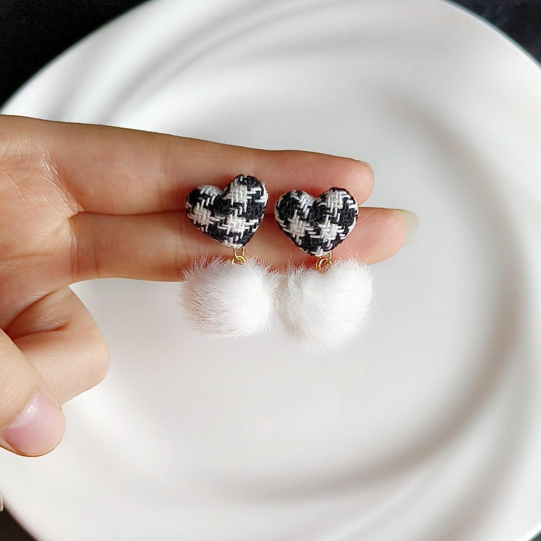 

Высококачественные серьги-шарики из меха для женщин — идеальный вариант для осени и зимы