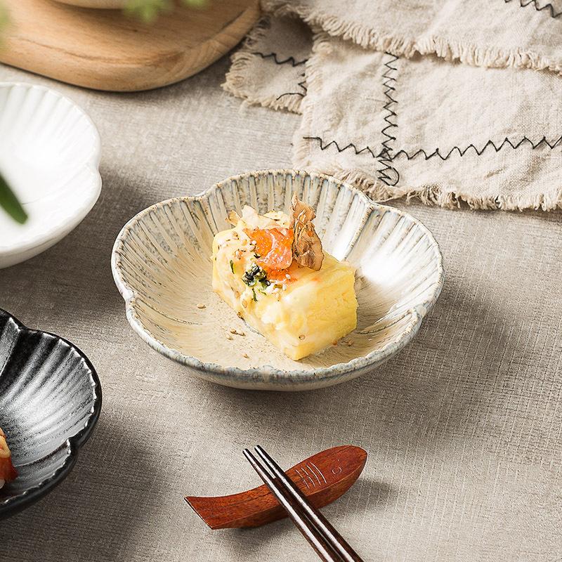 Japanese Kiln Transformation Plum Blossom Flavor Plate, Snack Dipping Sauce Plate, Seasoning Plate, Household Ceramic Soy Sauce Dish, Vinegar Dish, Fr