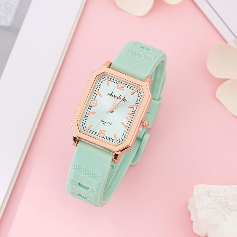 Exquisite Fashion Ladies Watch Rectangle Casual Silicone Strap Quartz Watch Schoolgirl Watch