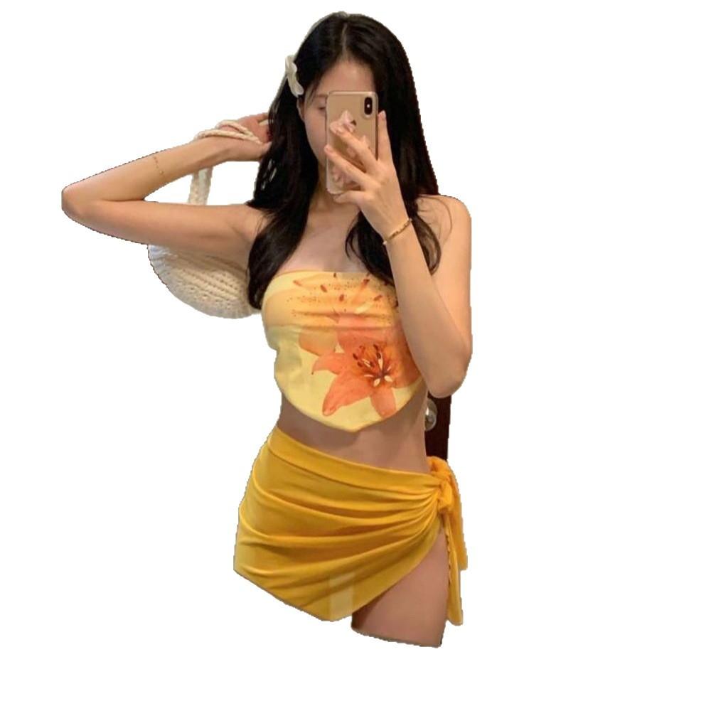 Yan 1011 New Swimsuit Women's High-end Printing White Super Sexy Bikini Three-piece Seaside Vacation