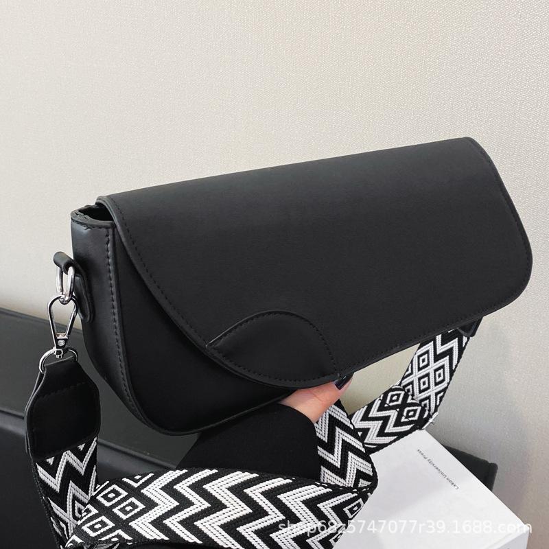 2025 New Small Square Bag Fashionable Retro Messenger Shoulder Bag Wide Shoulder Strap Handbag Foreign Versatile Simple Women's Bag