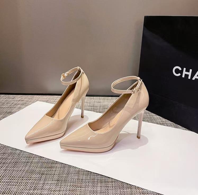 

Лето 2025 новый каблук с пряжкой из одного слова женские туфли большого размера женские европейские и американские сандалии модный европейский и американский стилет 42