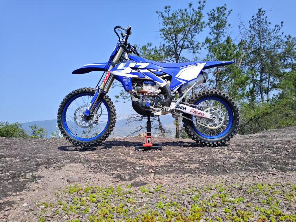 Hydraulic-Assisted Off-road Motorcycle and Car Repair Stand