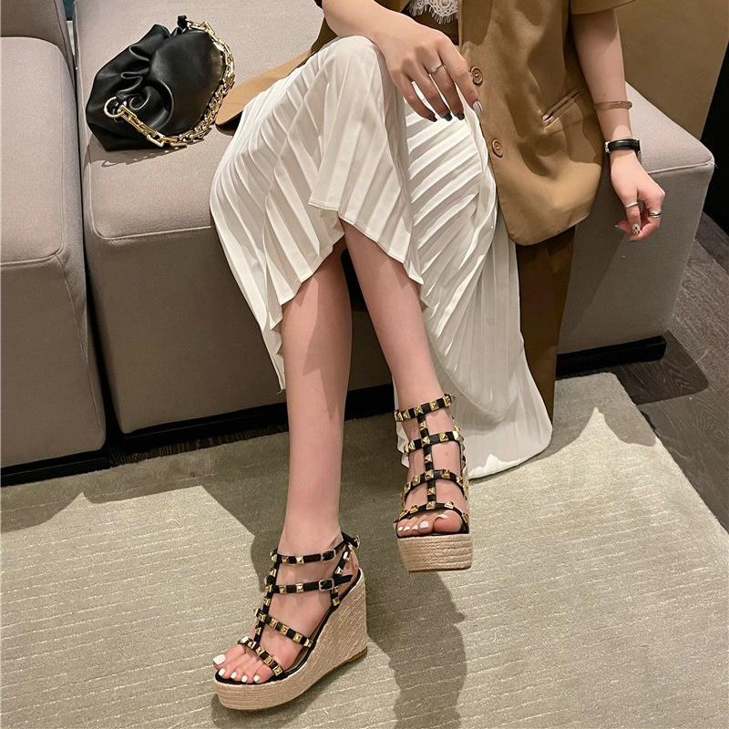 Fashion 2025 Spring Sweet Wedges Hemp Rope Thick Bottom Waterproof Platform Fashion High Heels Roman After Empty Rivet Sandals Woman