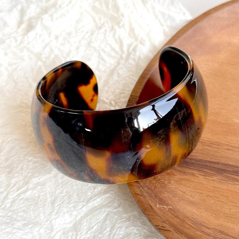 Exaggerated Personality Leopard Print Black White Stripes Small C-shaped Acrylic Opening Bangles for Women Jewelry Accessories
