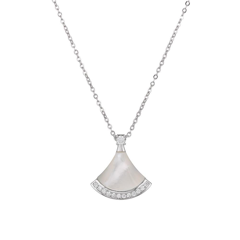Bao J Fan J Natural Fritillary Gourd Butterfly Clover Necklace Versatile Clavicle Chain