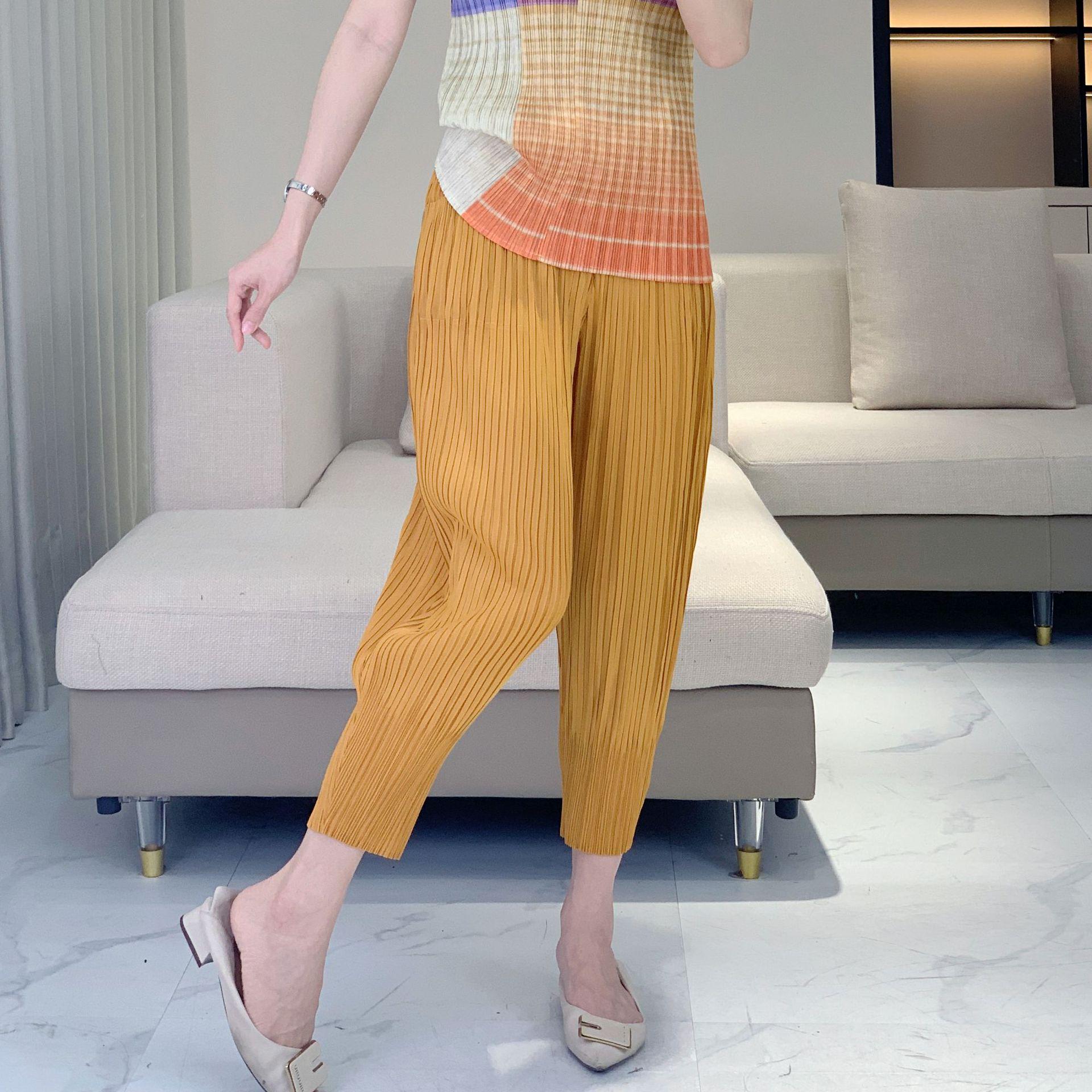 

Women s 2025 Slimming Pleated Carrot Pants: Casual, Versatile, and Lightweight Nine-Point Harem Style for Summer One Size [45-75 kg] кавовий