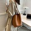 Popular Retro Small Bag 2025 New Women's Bag High-end Messenger Bag Niche Design Super Fire Bucket Bag