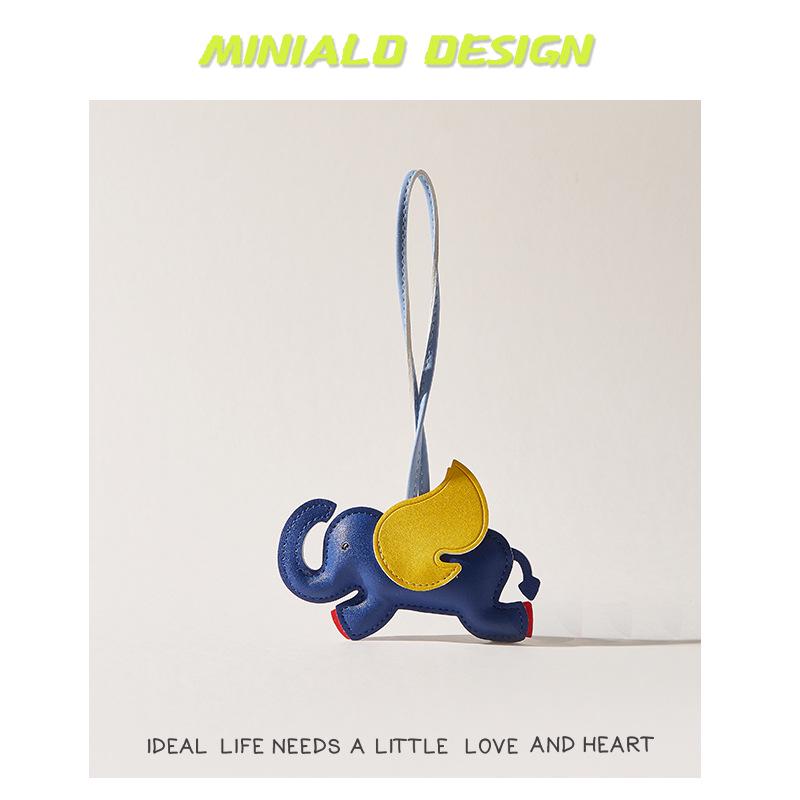 

Игривый кожаный брелок-подвеска в виде Дамбо