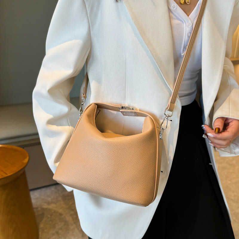 This year's popular small bags for women's spring and summer versatile 2025 new fashion messenger bags Korean version portable bucket bags