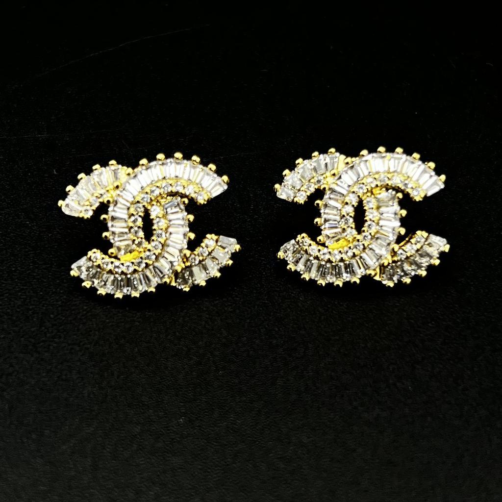 Funkelnde Zirkon-Ohrstecker mit Biene und Kleeblatt für Damen