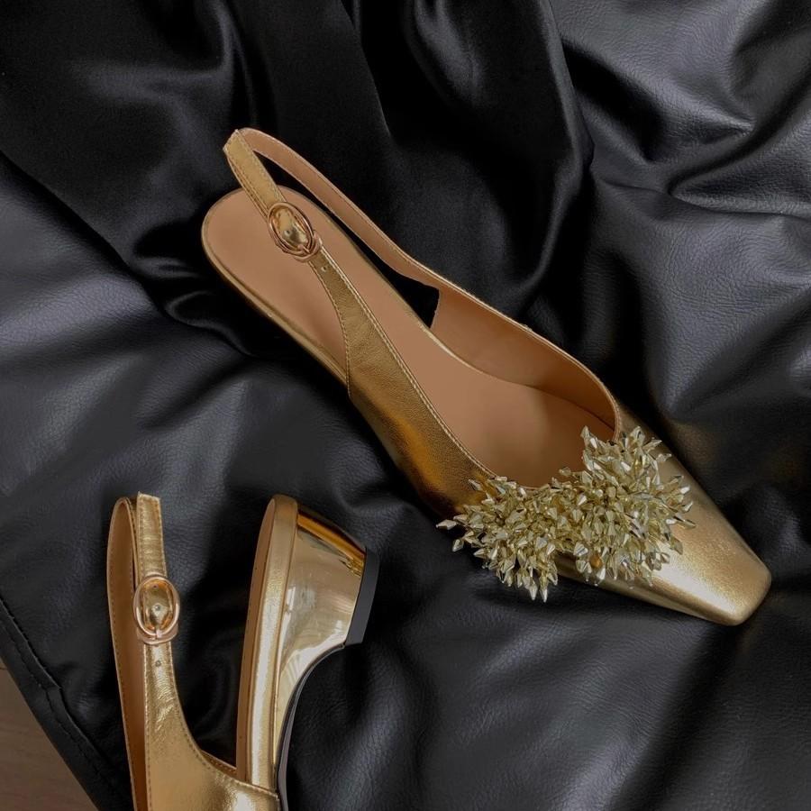 Sheepskin version~ French temperament metal flower thick heel bag head sandals women's rear air shallow mouth square head Mary Jane single shoes