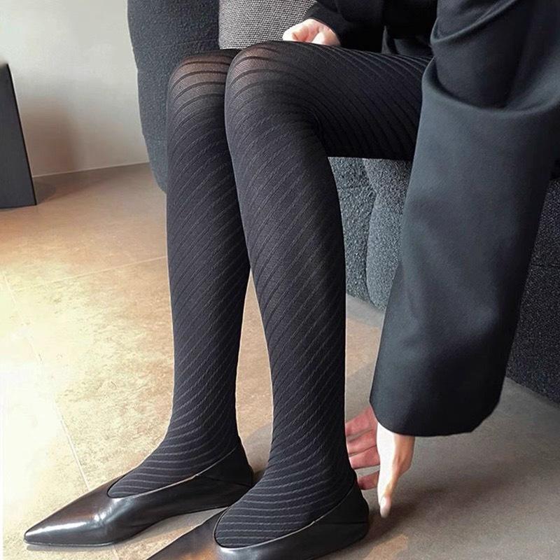 Women's Diagonal Stripe Tights - Thin, Anti-Snag, Slimming, Cable Knit Jacquard for Spring and Autumn.