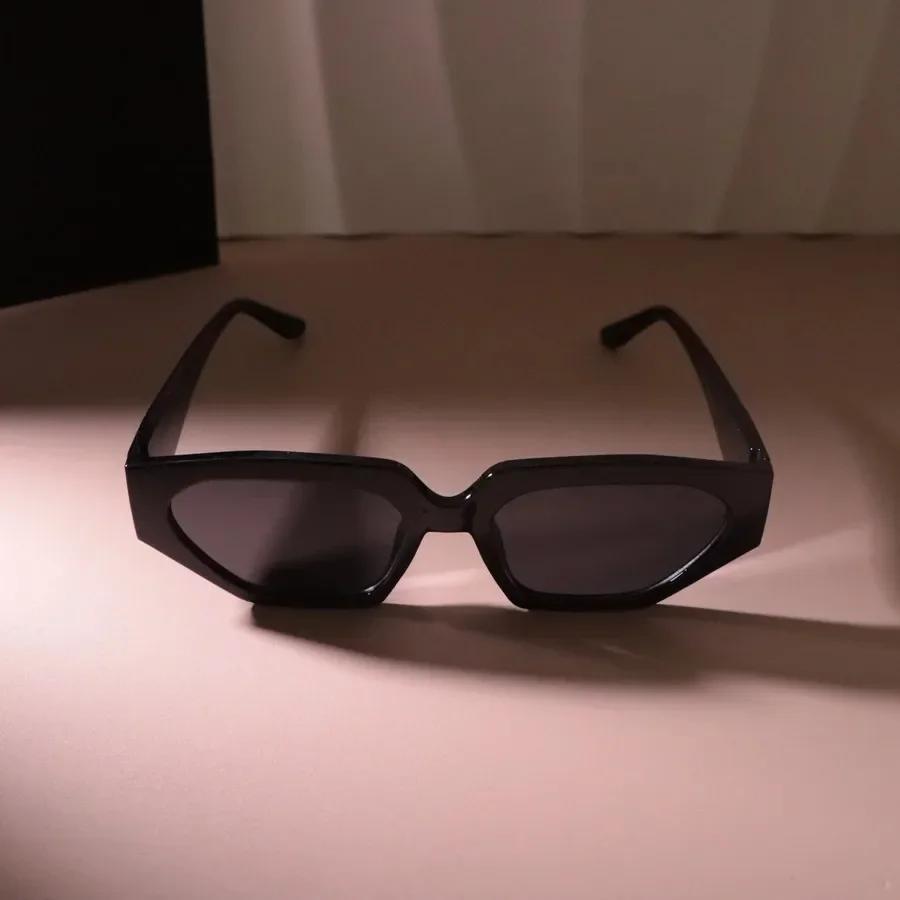 Fashion Small Sunglasses Women Men Geometric Rectangle Designer Sun Glasses Male Female Brand Lovely Travel