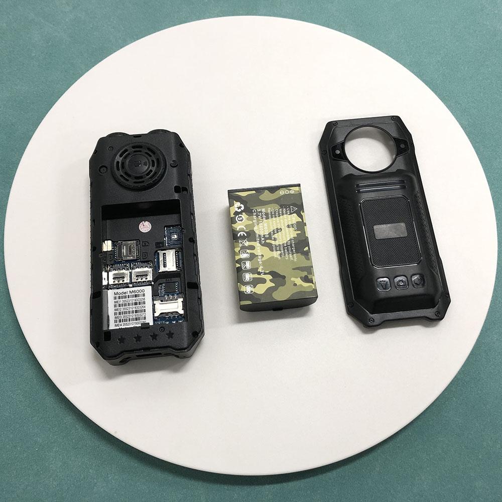 M6000 2G Button Mobile Phone 2.4inches Loud Speaker 2400mAh Flashlight Camera FM Support Four SIM Card Feature Mobile Phone