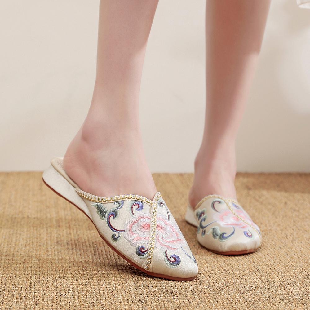 Handgefertigte Satin-Bestickte Damen-Flachmules Geschlossene Spitze Hausschuhe Bequeme Frühling Sommer Damen Retro Hausschuhe