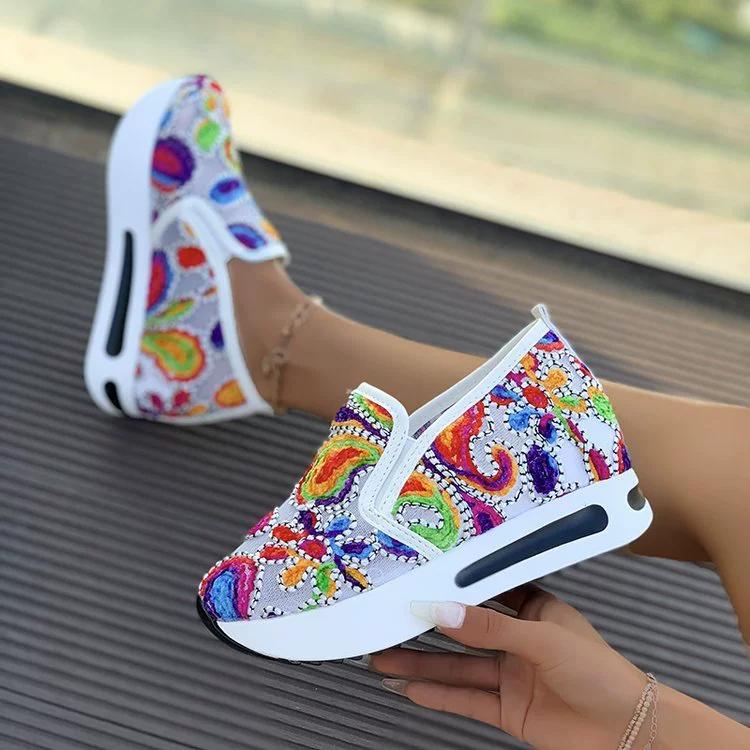 Scarpe singole casual traspiranti in rete con suola piatta alla moda da donna, con altezza interna maggiorata