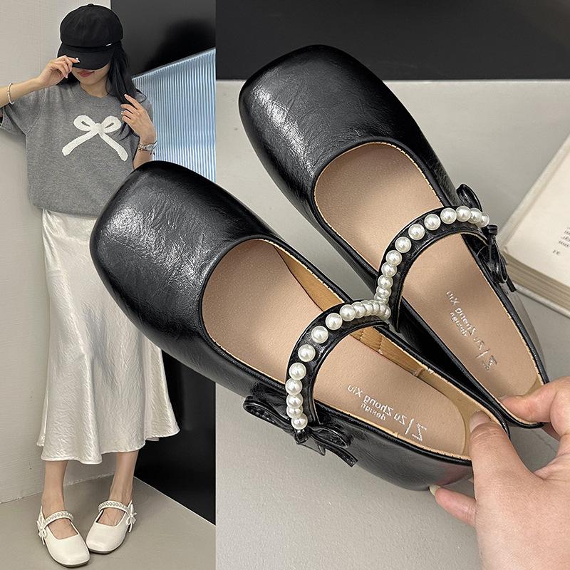 Single Shoes Women's Stunning Flat Bottom 2025 New French Skirt Mary Jane Shoes Ballet Summer with Beanie Shoes Small Leather Shoes