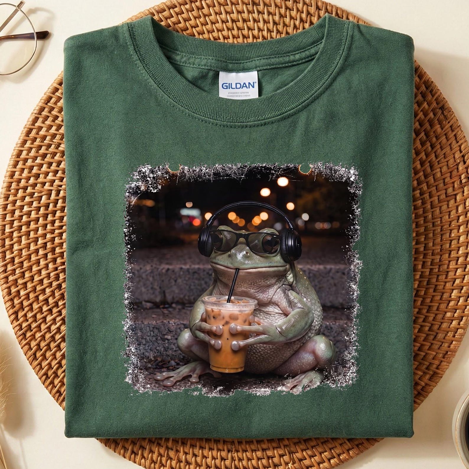 Cool Frog Drinking Boba Tea T-Shirt, Funny Frog Lover Shirt, Cute Frog Meme Tee, Gift for Animal Lovers 2XL