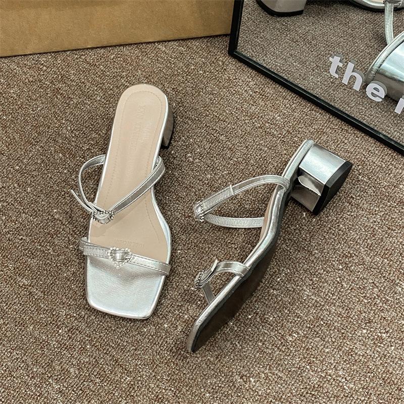 

Popular silver retro thick heel one-word slippers women s summer wear 2025 new fairy style with skirt cool slippers 42 серебряный