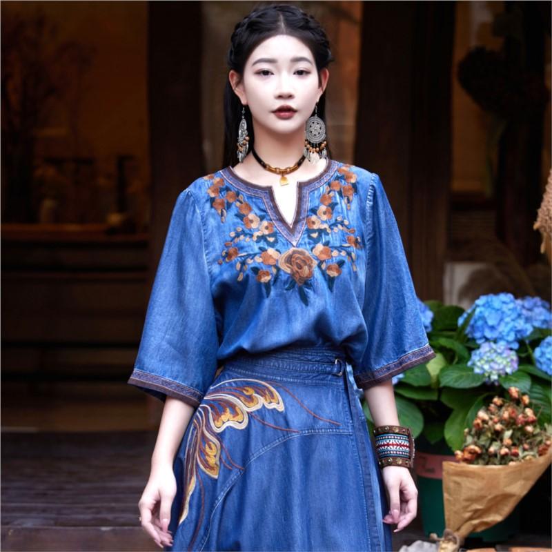 Johnature Woman Spring Embroidery Half Sleeve V-Neck Retro T-Shirt Personality Casual Vintage Style Loose T-Shirt