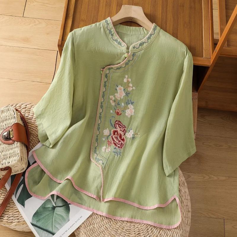 

Летняя хлопково-льняная литературная и ретро вышитая рубашка с застежкой на дисковые пуговицы, воротником-стойкой и рукавами три четверти, пуловер 4XL зелёный