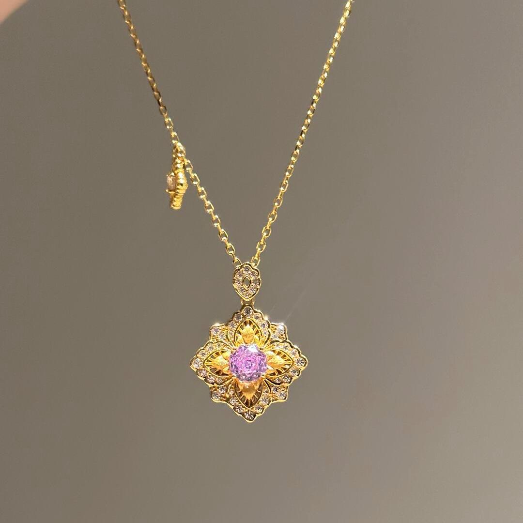 

French Gold Brushed Colorful Rose Cut Clover Pendant Necklace Classic Premium Light Luxury Sweater Chain Accessories 2026 45CM