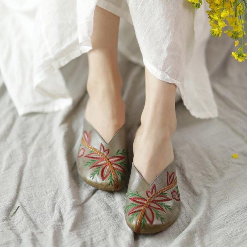 Women Soft-sole Embroidered Half Slippers Luxury Slippers Women Flats Casual Sandals Designer Summer New Flip Flops Dress Slides