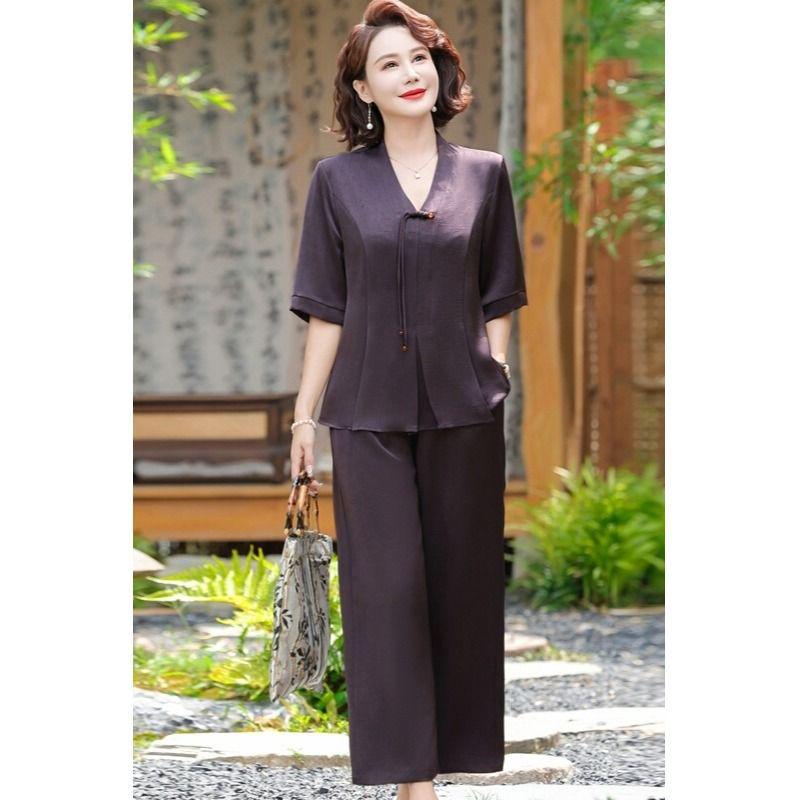 Mamas Sommer-Eis-Seiden-Zweiteiler: Damen-Oberteil und Hosen-Set für mittleres und höheres Alter