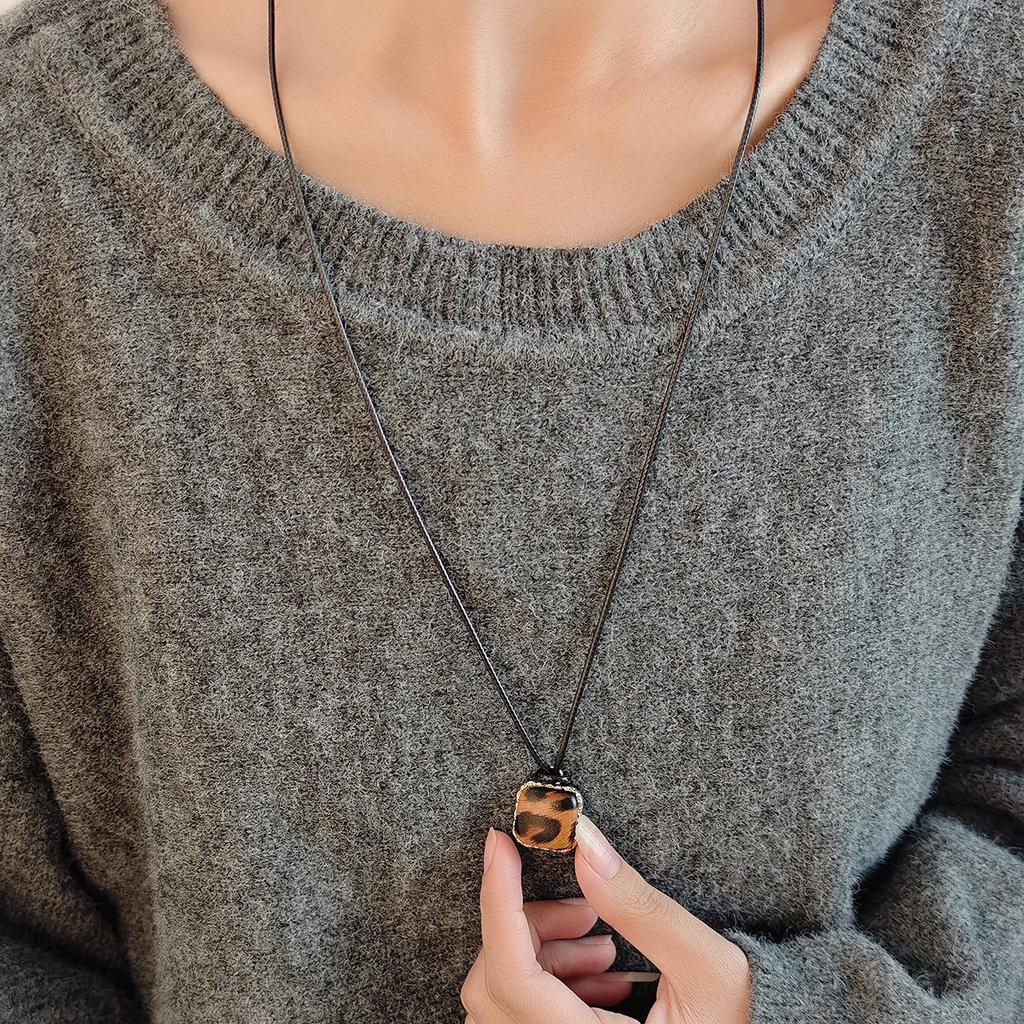 Autumn And Winter Retro Love Square Leopard Print Pendant Necklace, Hong Kong Style Light Luxury High-End Long Black Rope Sweater Chain Women