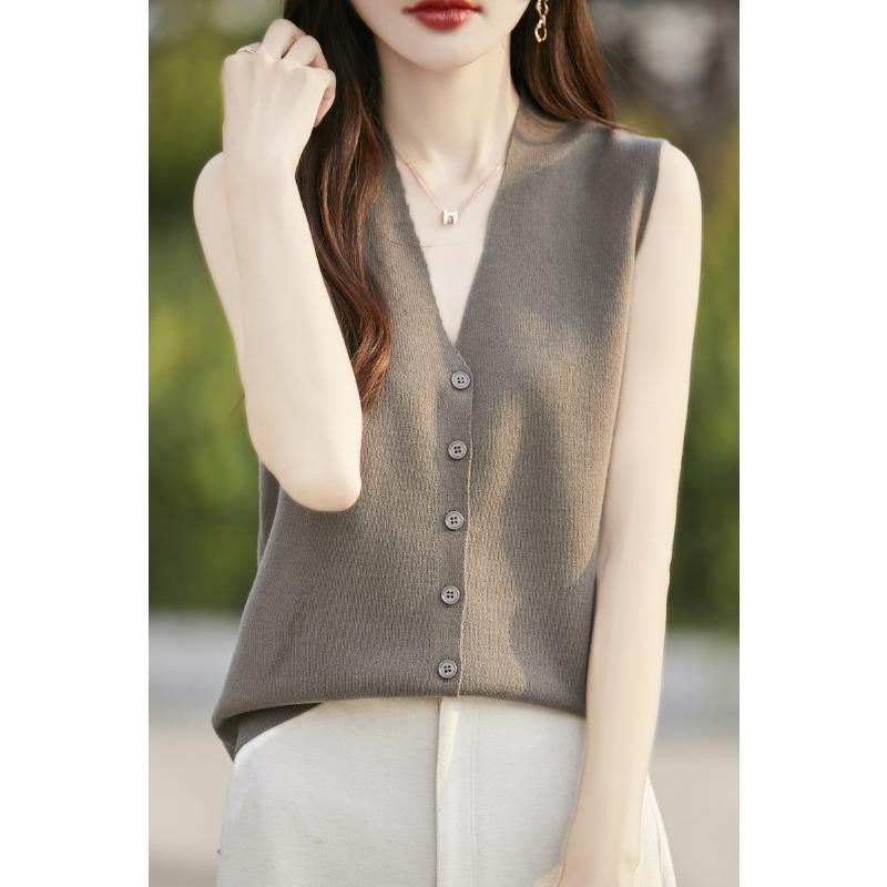 DAFIFY Women's Fashion Casual Summer Spring Solid Color Print Sleeveless V-Neck Sweaters