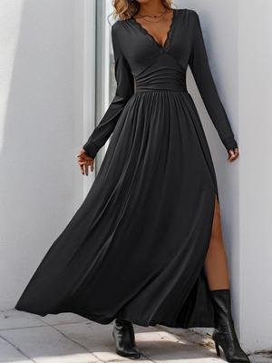 Élégante Robe de Soirée en Dentelle à Col V et Coupe Slim