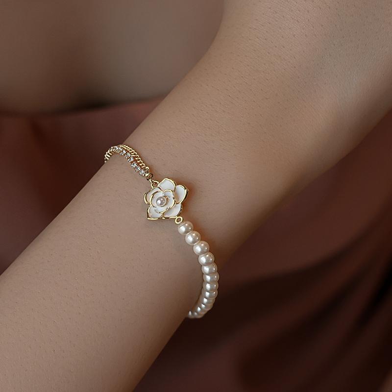French Elegant White Enamel Camellia Flower Pearl Chain Charm Bracelets For Women's Sweet Accessories Girl's Wrist Jewelry