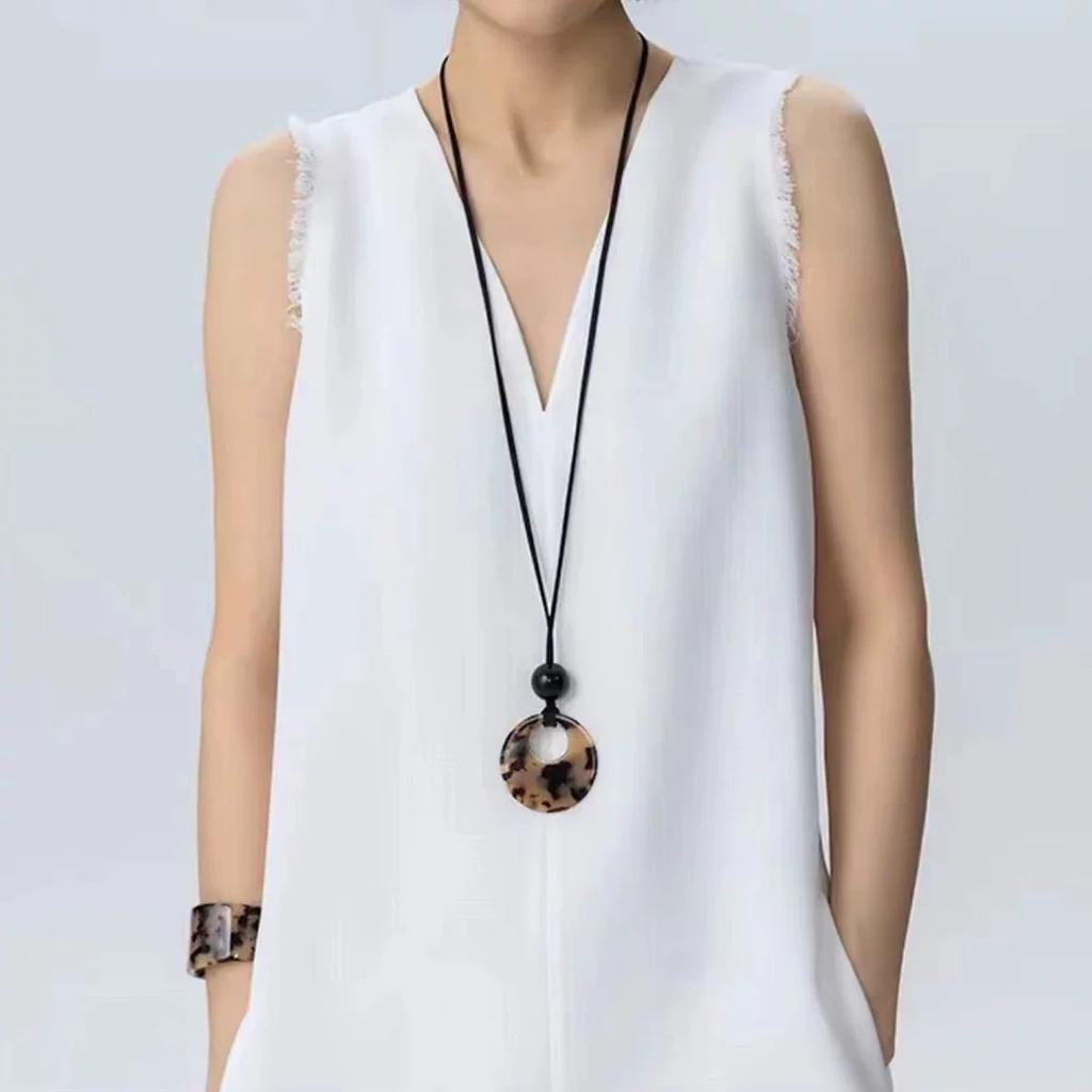 Niche Design Tortoiseshell Leopard Print Acetic Acid Ring Pendant Necklace Women'S Long Sweater Chain Light Luxury High-End Necklace