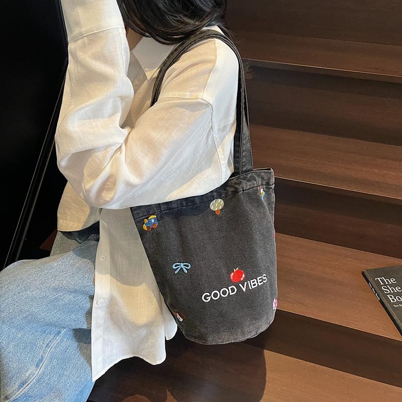 Large Capacity Denim Bag Women Embroidered Handbag Shoulder Bag