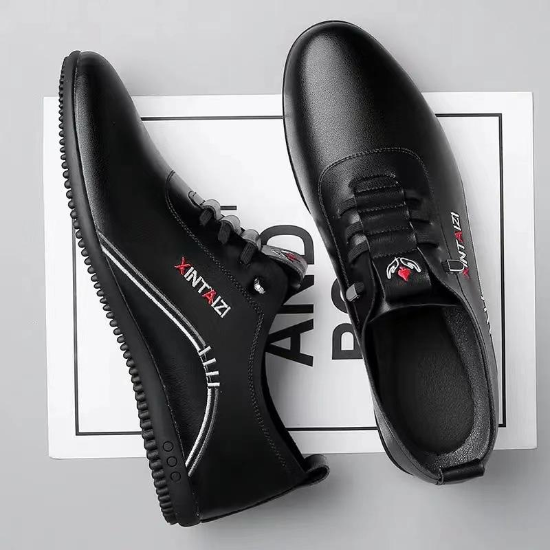 New Casual Men's Shoes Are Breathable and Comfortable, Versatile Leather Shoes, Soft-soled Little White Shoes, One Pedal