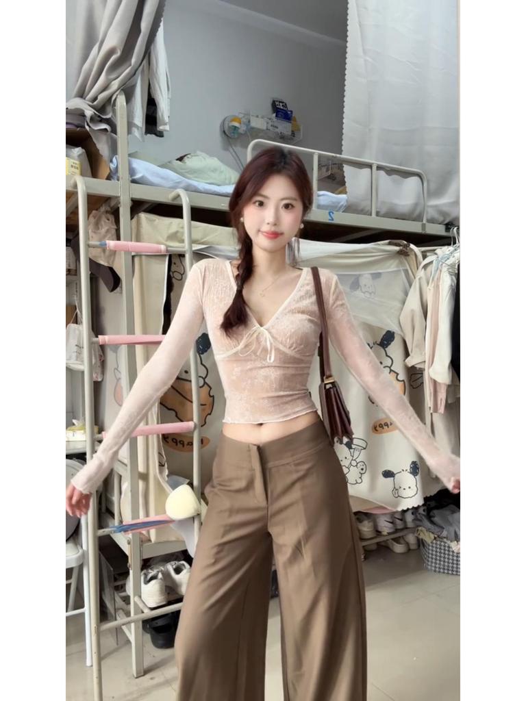 Damen Figurbetontes Spitzen-Oberteil mit V-Ausschnitt: Sexy Langarmshirt für Herbst/Winter