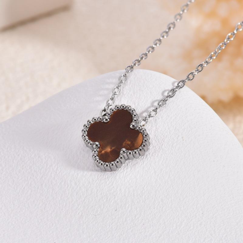 Vierblättriges Kleeblatt Titanstahl Halskettenanhänger für Damen Hochwertig Stilvoll und Vielseitig Trendiger Schmuck