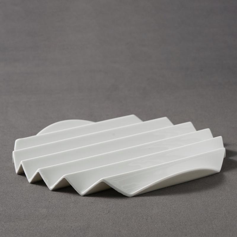 

Керамическая перегородка Десертная тарелка для десерта Сервировка блюд Молекулярная кухня Чисто-белый Креатив Керамическая профилированная посуда