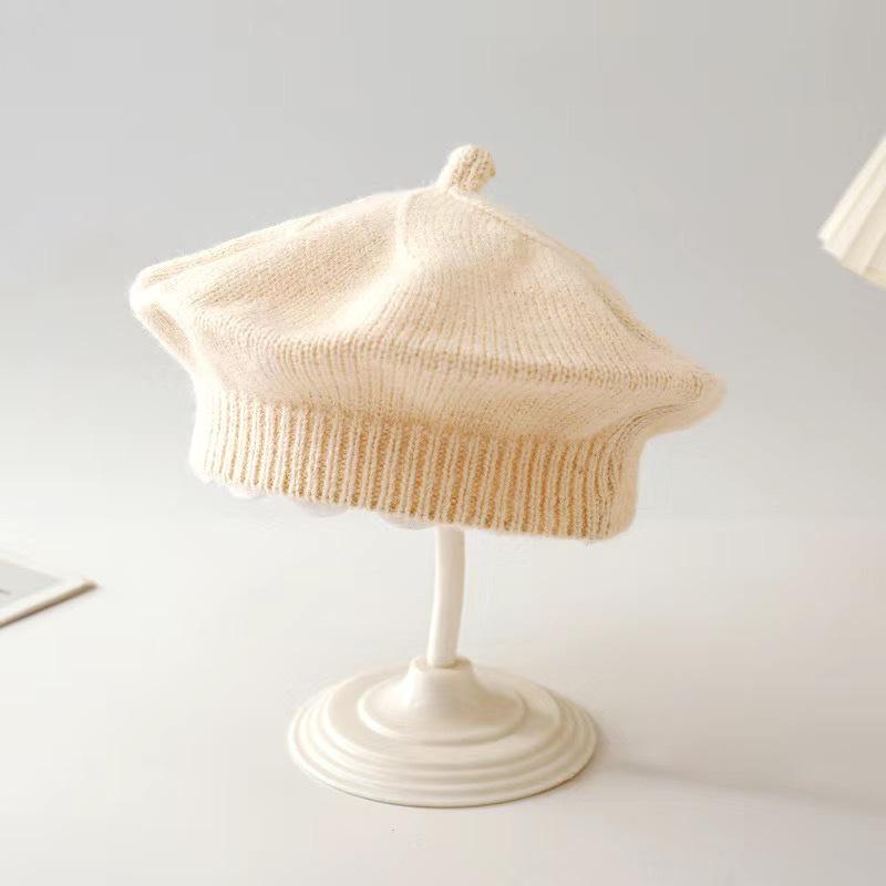 Stylish Unisex Knitted Wool Beret for Children - Cute Candy Color Hat for Autumn and Winter.
