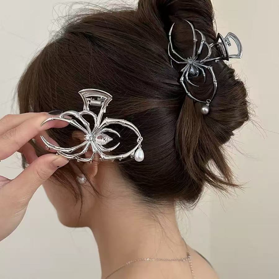 Pince à cheveux personnalisée Y2K douce pour femme, strass, perle d'imitation, alliage métallique, design tête de mort, griffe d'araignée, pour un usage quotidien