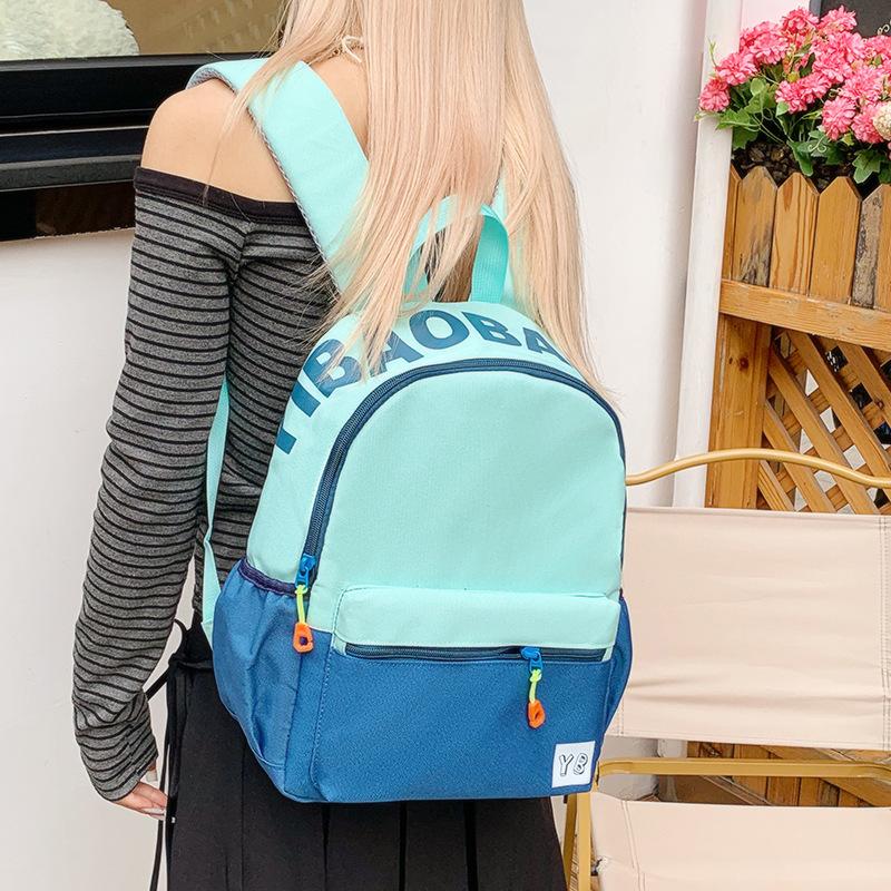 The schoolbag has high value, sweet, fresh and cute printing back, and the leisure and large capacity of junior high school students.